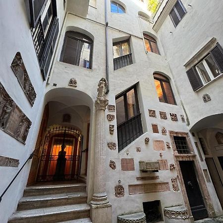 Rome Center, Luxury & History In Via Monserrato Luaran gambar